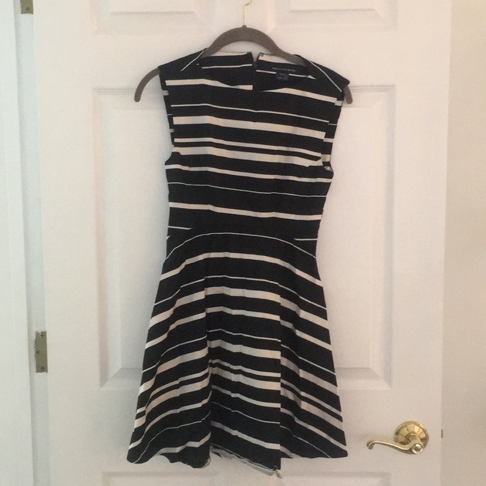 FRENCH CONNECTION LADIES FORMAL DRESS / FLATTERING